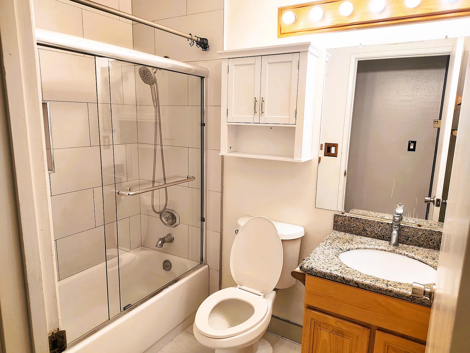4 bed, 1300 sqft, $4,100 — Photo 3