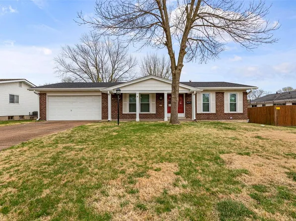 7422 Georgetown Dr, Hazelwood, MO 63042