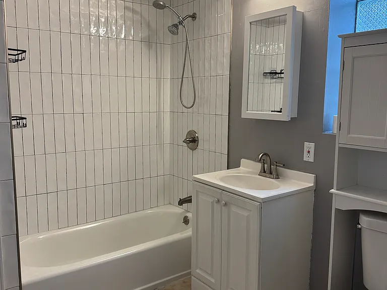 628 W 18th St #1F — Photo 4