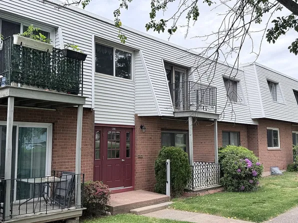 256 Richard St APT 4, Newington, CT 06111