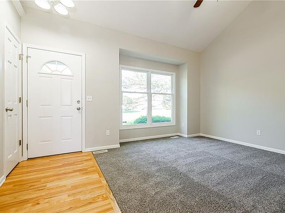 4th image of 402 Amesbury Dr
