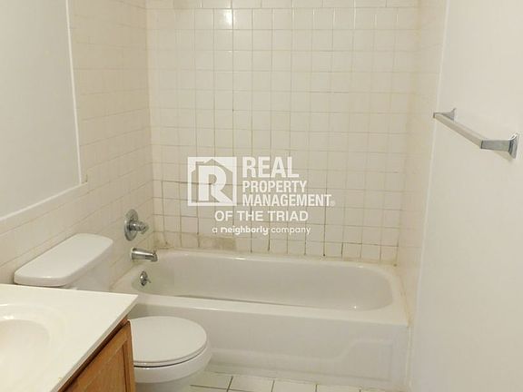 4th image of 1605 Autumn Dr APT A