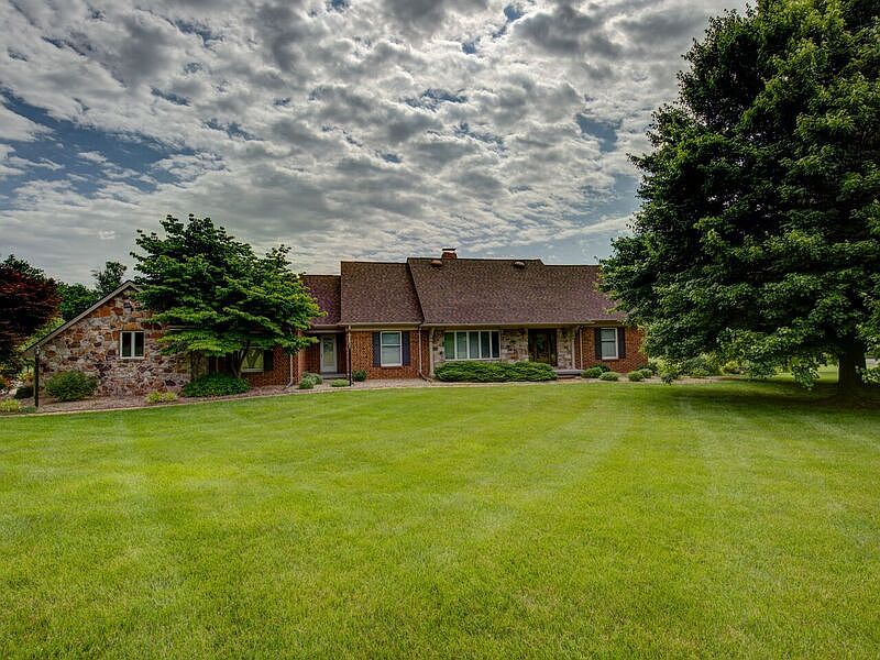 1st image of 141 Clayhill Dr