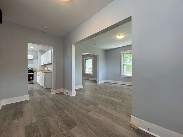 1520 Woodmont Ave — Photo 8