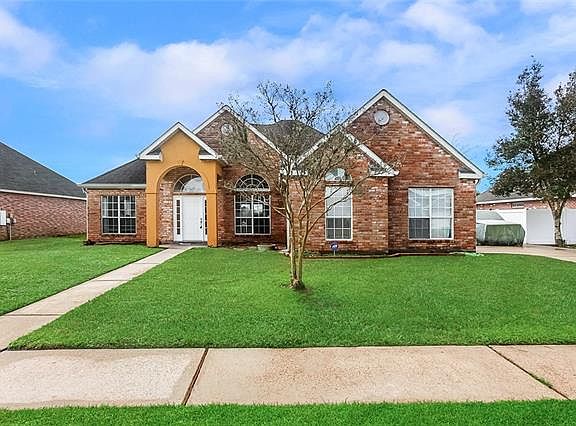 2nd image of 2325 Country Club Dr