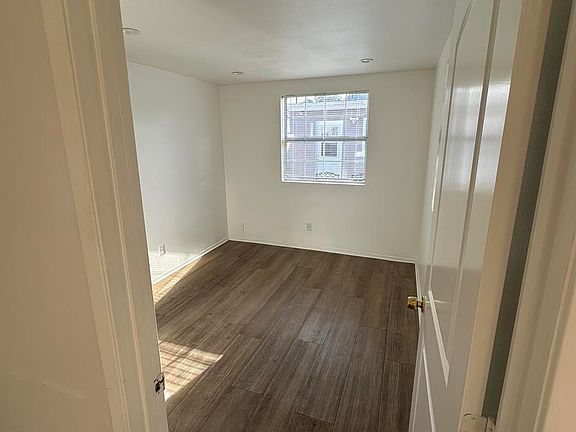 3rd image of 7705 Kraft Ave
