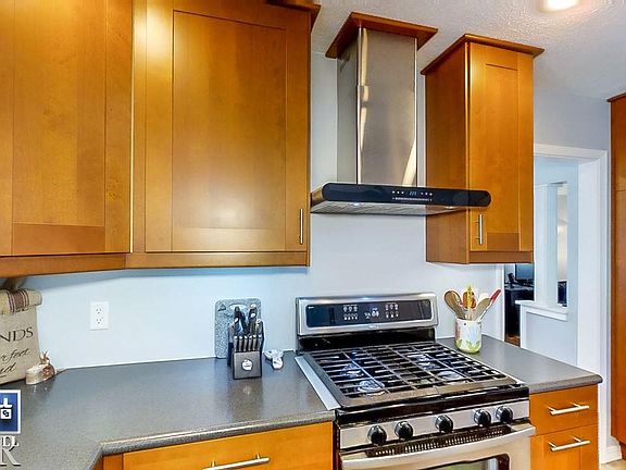 5th image of 19292 Oakwood Dr