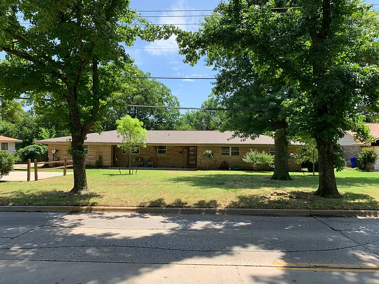 821 S Berry Rd — Photo 3