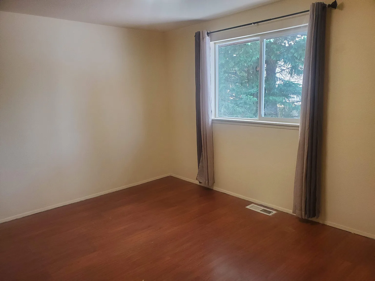 Pierce Ave SE, Renton — Photo 2