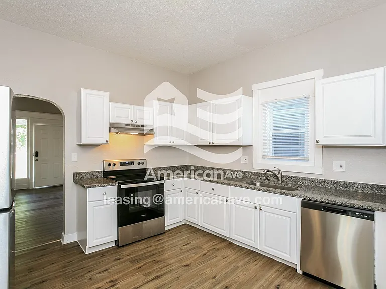 614401_006_wm_-_kitchen_13184342.jpg