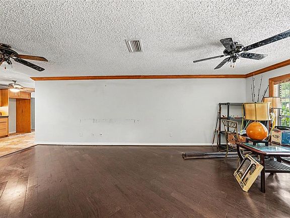 4th image of 9624 Hidden Oaks Cir