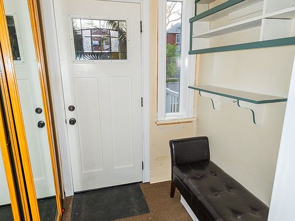 4th image of 422 Alberta Avenue
