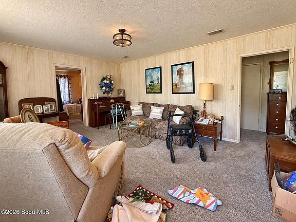 4th image of 2310 Oleander Dr
