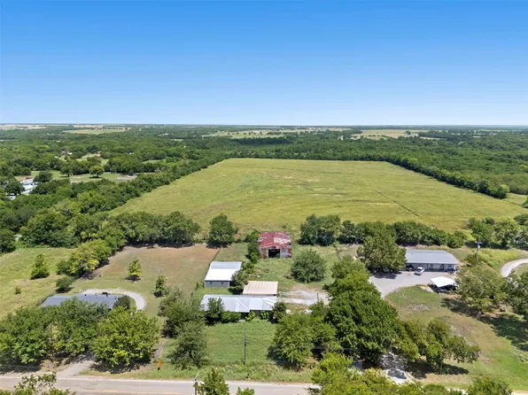 704 E Grand St, Whitewright, TX 75491