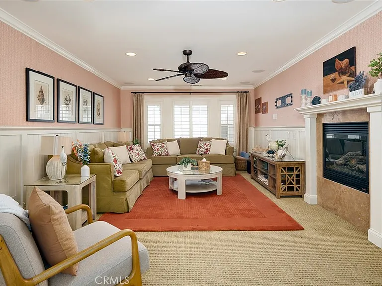 208 E Balboa Blvd — Photo 12