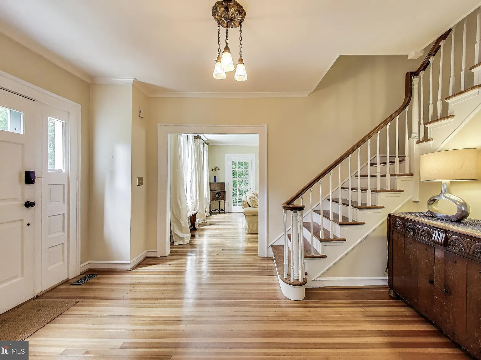 5 bed, 4.5 bath, 4200 sqft, $7,500 — Photo 4