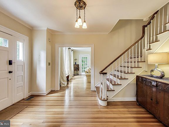 4th image of 5809 Grosvenor Ln