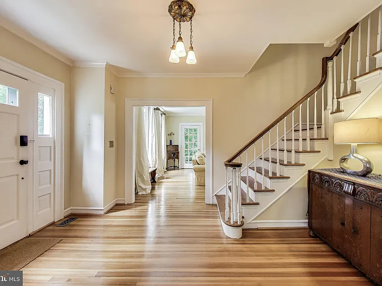 5809 Grosvenor Ln — Photo 4