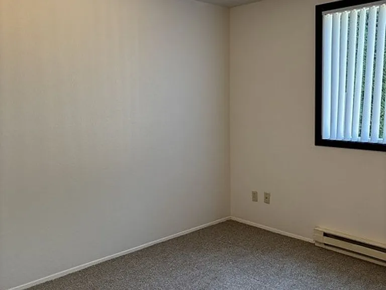 4504-4506 Campbell Dr SE — Photo 8