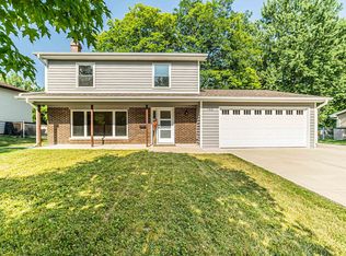 100 Meadowbrook Ln, Lake Zurich, IL 60047