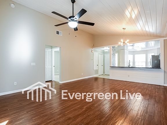 3rd image of 1946 Larkwood Dr