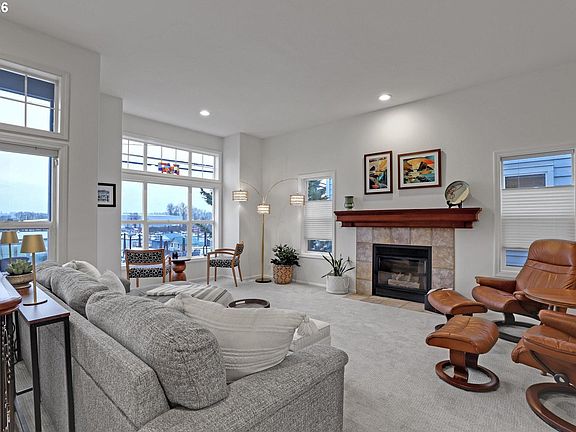 2nd image of 524 NE Bridgeton Rd