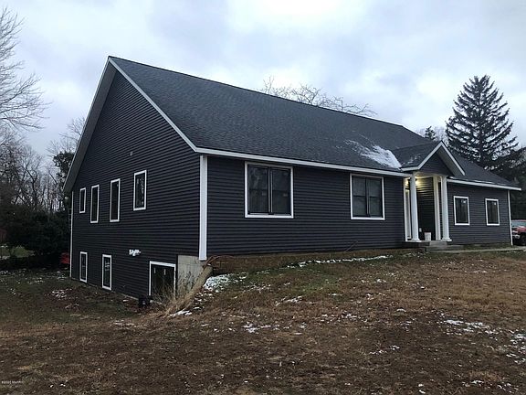 2nd image of 350 E 27th St