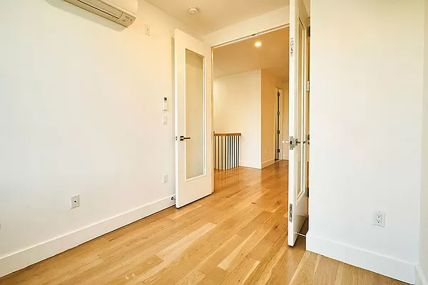 Rented by Lodger Corp | media 4