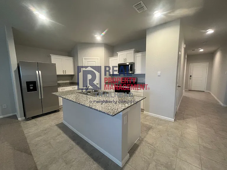 827 Peighton Dr — Photo 6