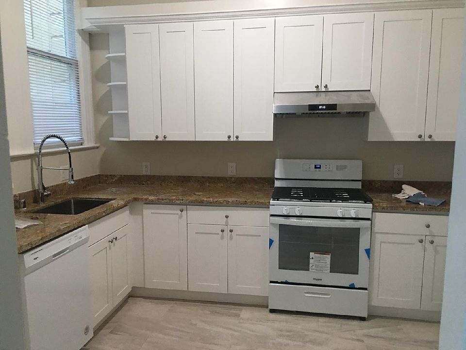 1st image of 829 Greenwich St