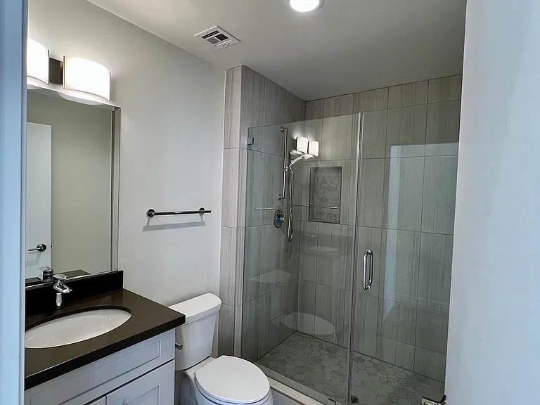 314 W 6th St #305 — Photo 10