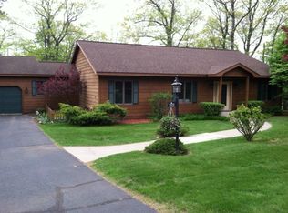 1022 N Evergreen Dr, Iron Mountain, MI 49801