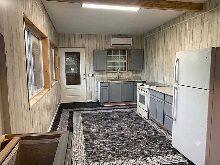 Sanford Rd S — Photo 1