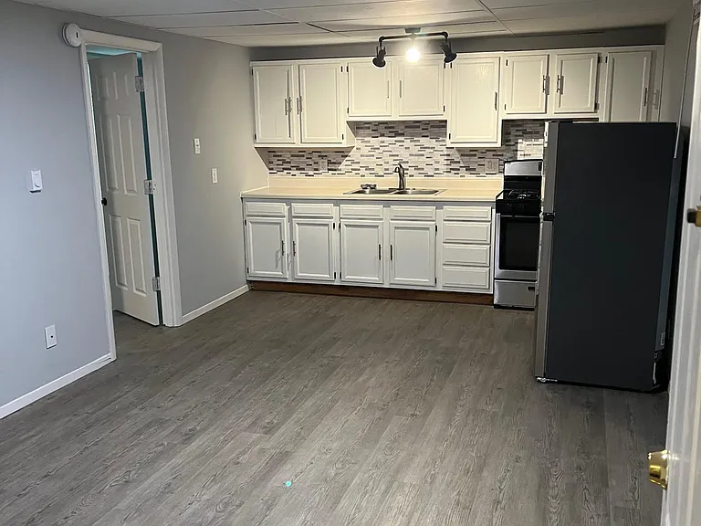 905 Market St #8 — Photo 1