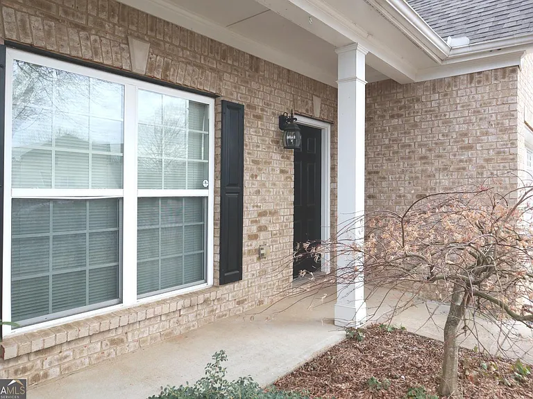 442 Crestmont Ln — Photo 4