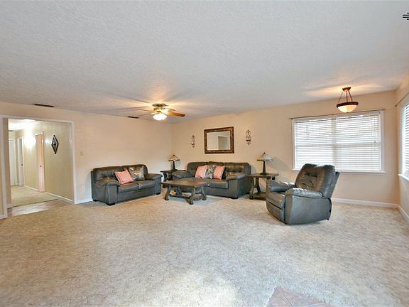 3rd image of 132 Texas Dr