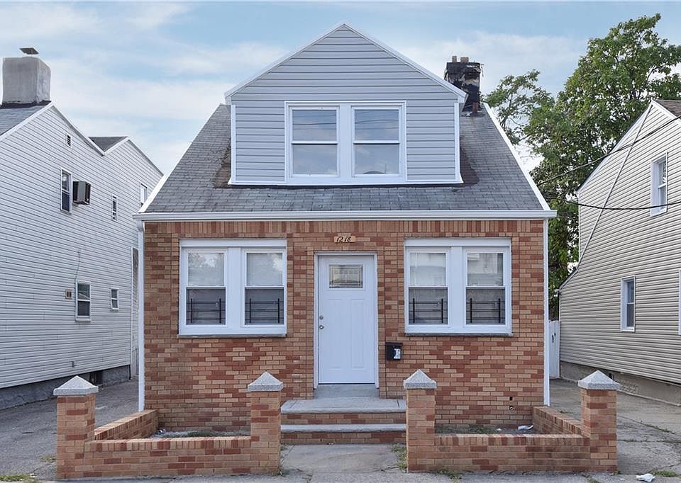 1st image of 1218 E 87th St