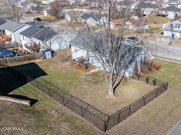 4th image of 3807 Buckingham Park