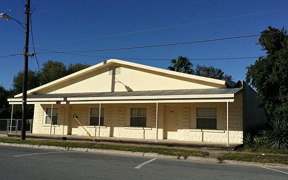 3rd image of 906 W Acacia Avenue