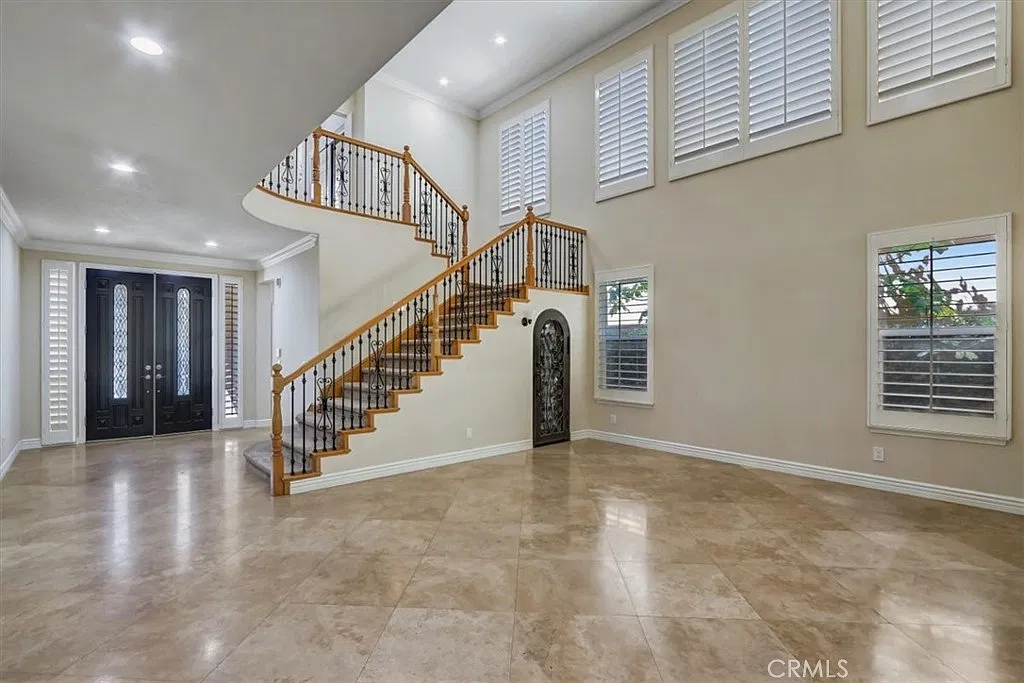 5 bed, 4.5 bath, 3636 sqft, $7,950 — Photo 4