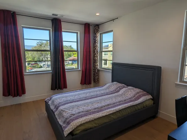 1343 W Middlefield Rd, Mountain View, CA 94043