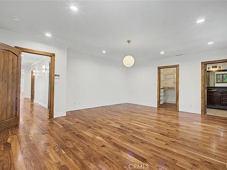738 N Kenter Ave — Photo 29
