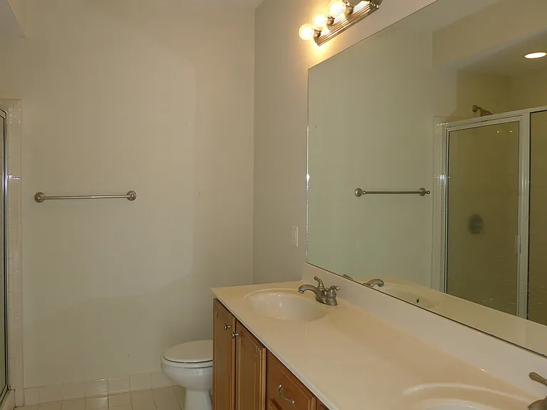 922 Providence Glen Dr — Photo 12