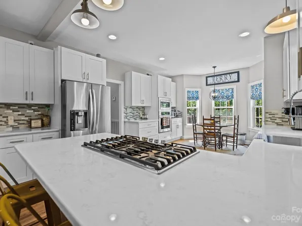 10005 Bora Bora Dr, Tega Cay, SC 29708