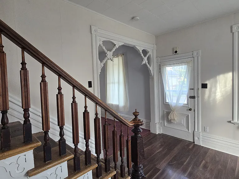 11507 Queen St W — Photo 11