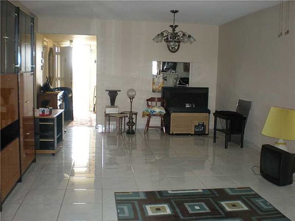 5th image of 1401 NE Miami Gardens Dr APT 886