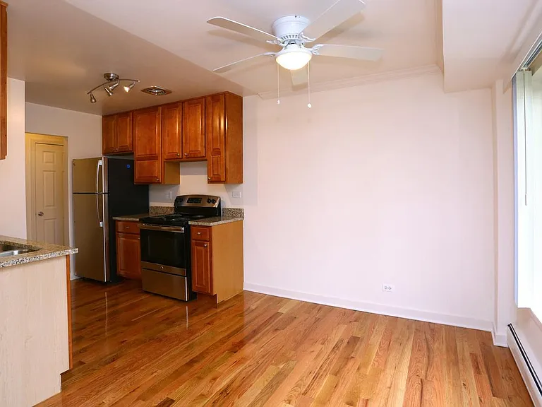 Emerald Court Apartments — Photo 30