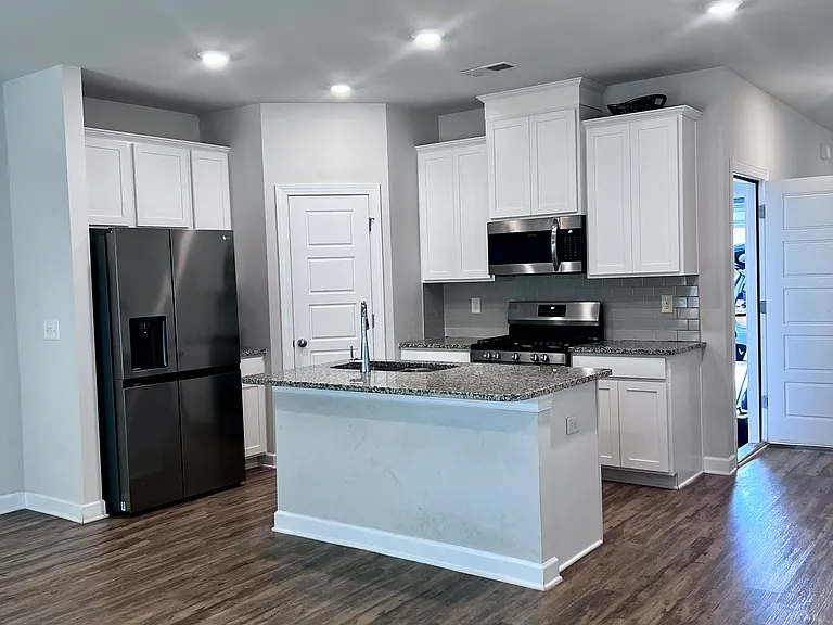 408 Hillrock Ct — Photo 10