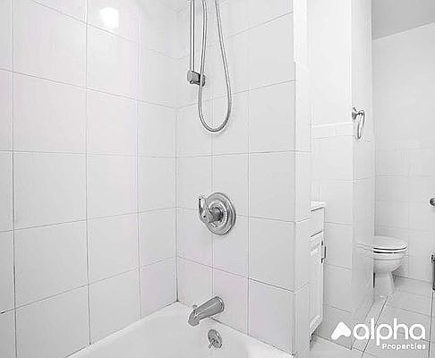 4th image of 332 E 95th St APT 17