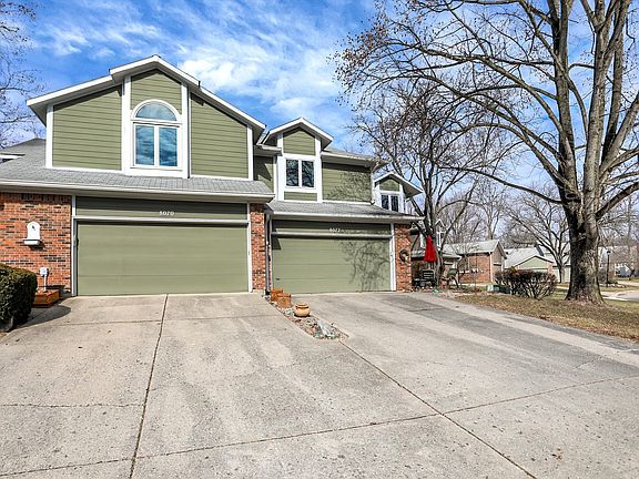 3rd image of 8072 Foxchase Dr